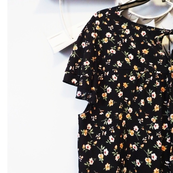 (2) 2X Black Blouses by Shein Curve Pullover W/ Ruffle Sleeve Great Condition - Picture 13 of 16